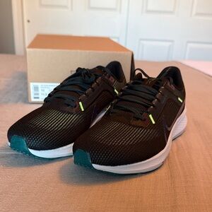 Nike Pegasus 40 Black Running Sneakers with Neon Green Accents and Teal Toe